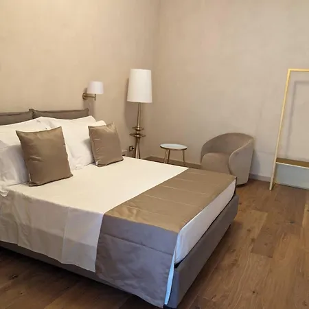 Di Monte & 4* Castel Del Monte (Apulia)